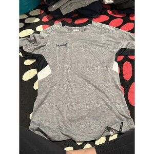 Men’s Hummel top